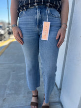 Load image into Gallery viewer, SUTTON RISEN STRAIGHT LEG CROP DENIM