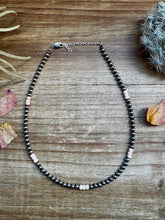 Load image into Gallery viewer, 4 mm Sterling Silver Pearls choker with pink conch
