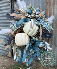 Load image into Gallery viewer, The Blues Pumpkins Super Lux Wreath
