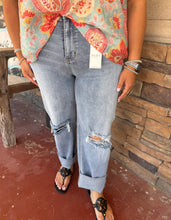 Load image into Gallery viewer, Peyton Judy Blue Boyfriend Jeans
