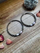 Load image into Gallery viewer, Big Sterling Silver Pearls Hoops with pink Conch
