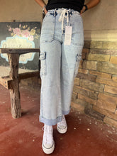 Load image into Gallery viewer, LOREN CARGO RISEN DENIM
