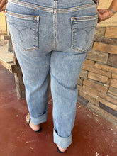 Load image into Gallery viewer, Peyton Judy Blue Boyfriend Jeans
