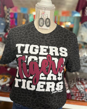 Load image into Gallery viewer, MASCOT REPEAT PUFF LEOPARD SPIRIT TEE
