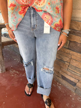 Load image into Gallery viewer, Peyton Judy Blue Boyfriend Jeans
