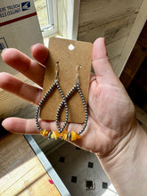 Load image into Gallery viewer, 3 mm sterling silver pearls earrings teardrop with yellow amber
