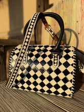 Load image into Gallery viewer, MEDIUM CHECKER LEATHER PURSE
