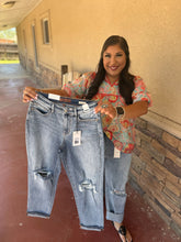 Load image into Gallery viewer, Peyton Judy Blue Boyfriend Jeans
