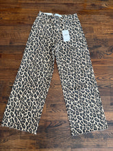 Load image into Gallery viewer, Leopard Vervet Denim
