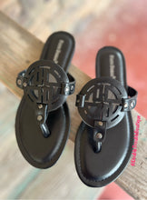 Load image into Gallery viewer, VICTORIA Sandals -Black
