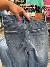 Load image into Gallery viewer, MEGAN JUDY BLUE CAPRIS -MD WASH
