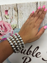 Load image into Gallery viewer, Pearl Stretch Bracelet
