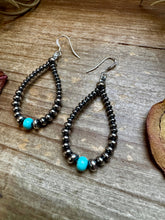 Load image into Gallery viewer, Smaller Sterling saucer Silver Pearls earrings teardrop - With Turquoise
