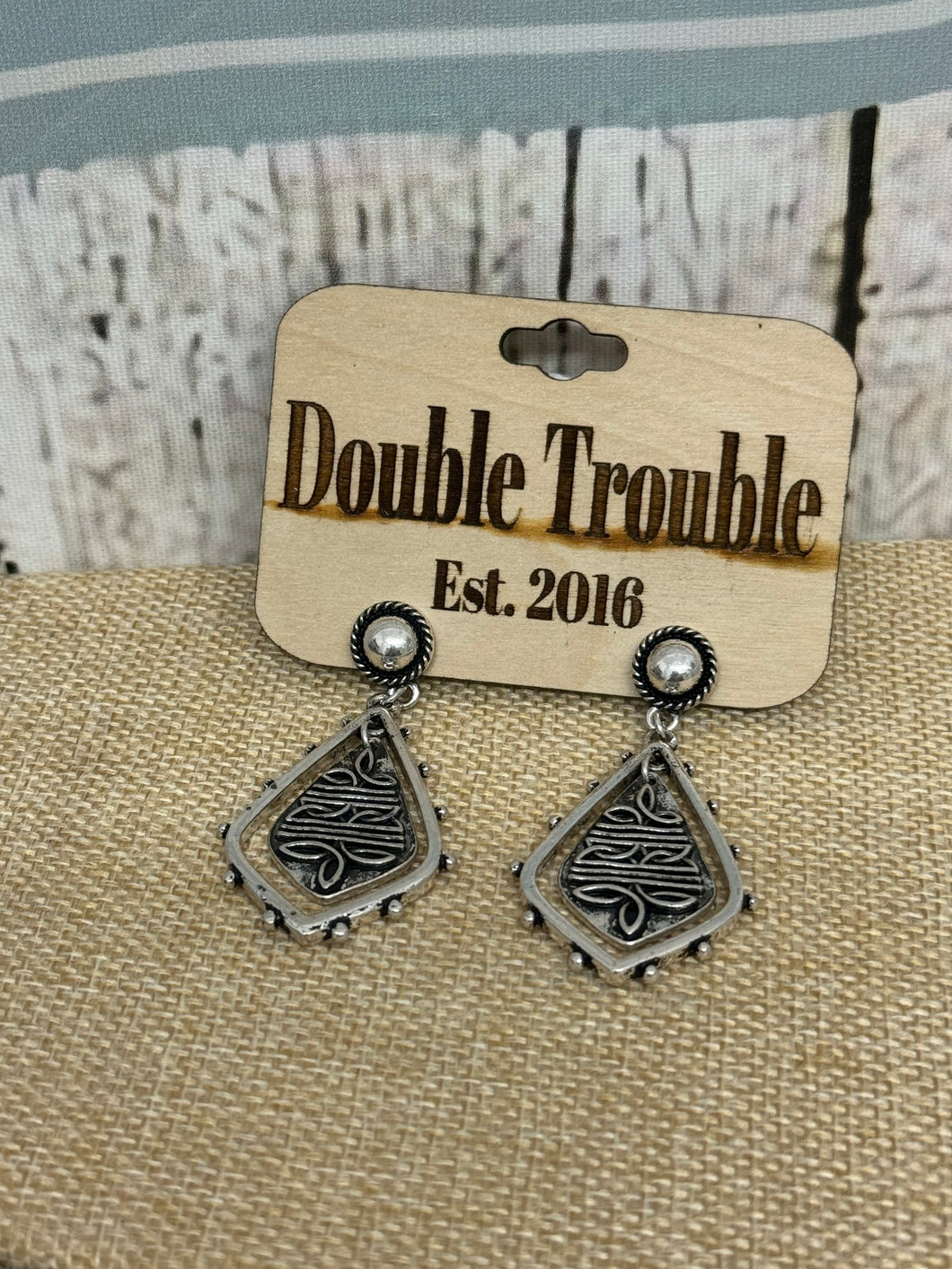 REINA DANGLE EARRINGS
