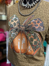 Load image into Gallery viewer, RHINESTONE PUMPKIN TEE
