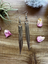Load image into Gallery viewer, The Chic dangle earrings
