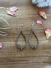 Load image into Gallery viewer, Smaller Sterling Silver Pearls earrings teardrop
