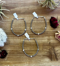 Load image into Gallery viewer, 4 mm bracelet Sterling Silver Pearls with white Buffalo
