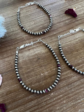 Load image into Gallery viewer, Little bit PURPLE spiny with Sterling Silver Pearls bracelet
