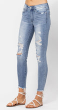 Load image into Gallery viewer, Judy Blue Skinny Jeans JB82241MD
